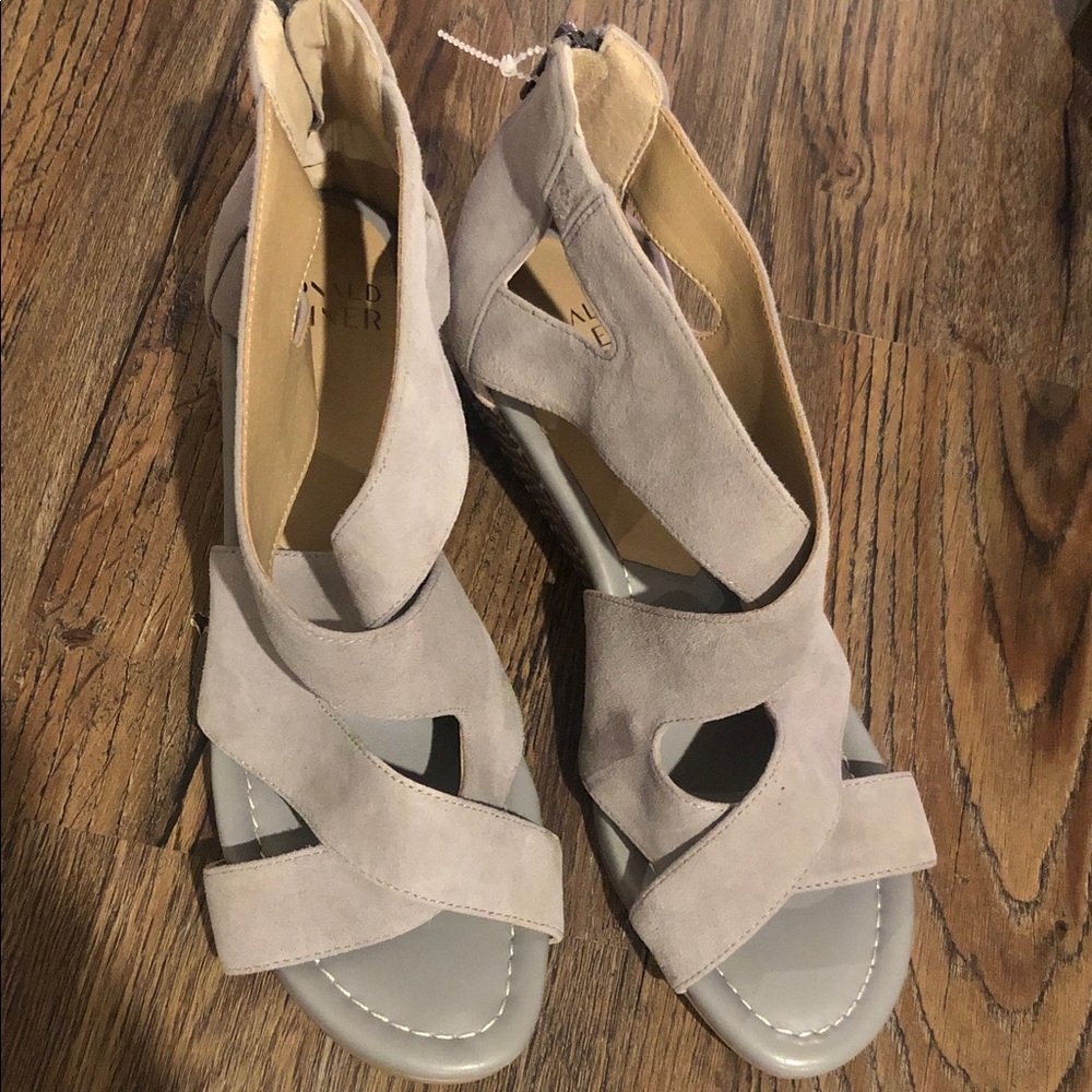 Donald J. Pliner Light Gray Sandals